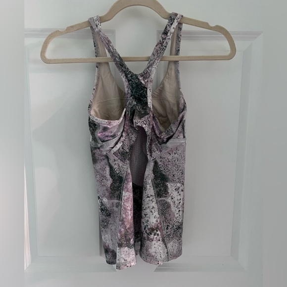 SIZE FOUR LULULEMON RACERBACK TOP - Picture 4 of 4